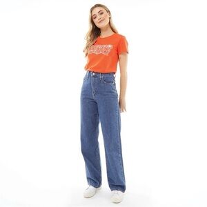 Levi’s High Waisted Straight Jeans In Medium Wash Blue Sz 25